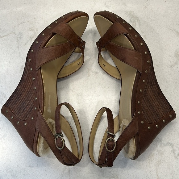 UGG Australia Rochelle Buckle Wedges Platforms Sandals for Women 8 - Picture 9 of 16